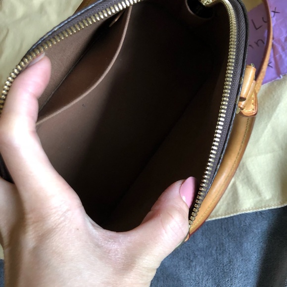 ❌SOLD❌ Authentic Louis Vuitton Alma BB monogram - Picture 6 of 8